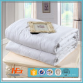 Großhandels-bequeme weiße Farbe Polyester, das starke einzelne / doppelte Bett-Steppdecke füllt